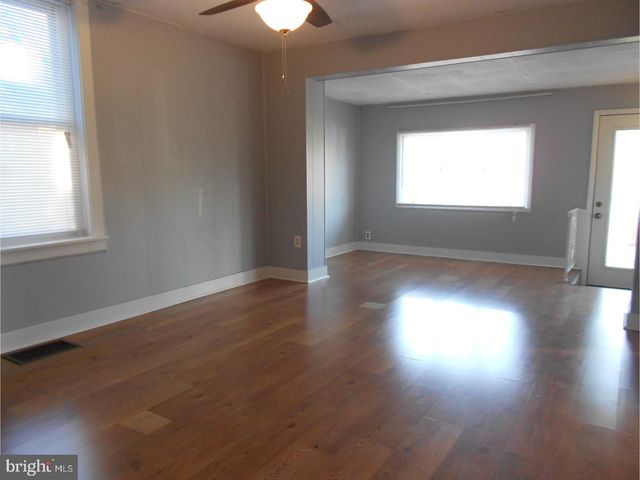 11 W CEDAR AVE, Oaklyn, NJ 08107