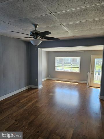 11 W CEDAR AVE, Oaklyn, NJ 08107