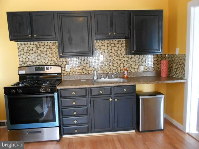 11 W CEDAR AVE, Oaklyn, NJ 08107