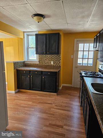 11 W CEDAR AVE, Oaklyn, NJ 08107