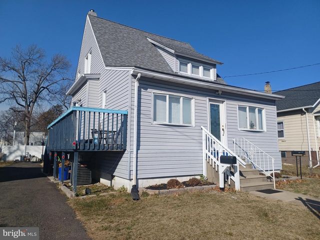 11 W CEDAR AVE, Oaklyn, NJ 08107