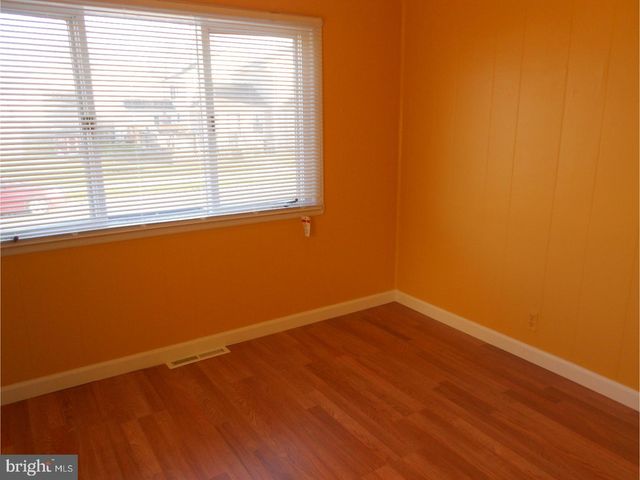 11 W CEDAR AVE, Oaklyn, NJ 08107