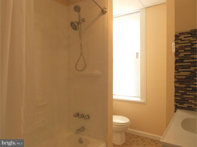 11 W CEDAR AVE, Oaklyn, NJ 08107