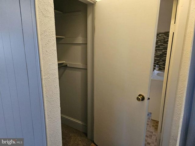 11 W CEDAR AVE, Oaklyn, NJ 08107