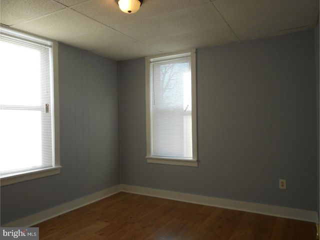 11 W CEDAR AVE, Oaklyn, NJ 08107