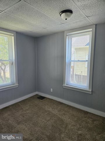 11 W CEDAR AVE, Oaklyn, NJ 08107