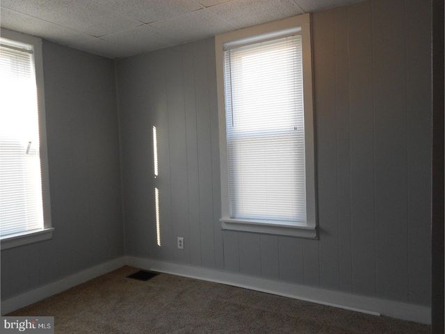 11 W CEDAR AVE, Oaklyn, NJ 08107