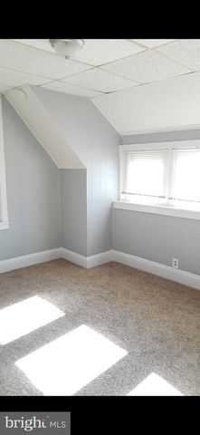 11 W CEDAR AVE, Oaklyn, NJ 08107