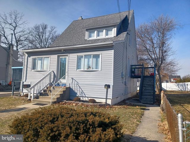 11 W CEDAR AVE, Oaklyn, NJ 08107