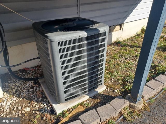 11 W CEDAR AVE, Oaklyn, NJ 08107