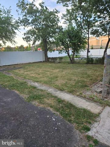 11 W CEDAR AVE, Oaklyn, NJ 08107