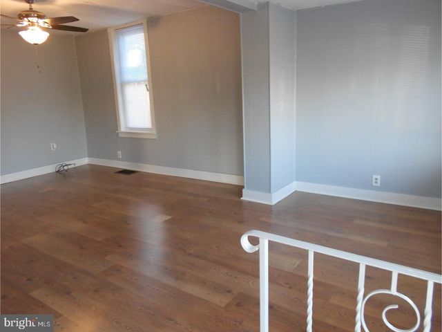 11 W CEDAR AVE, Oaklyn, NJ 08107