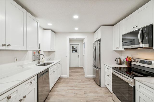 712 LEMONWOOD DR, Oldsmar, FL 34677