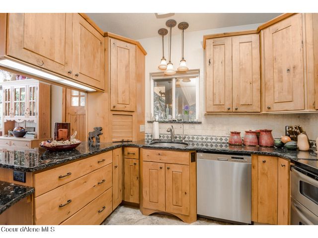 762 Geenen Rd., Cocolalla, ID 83813