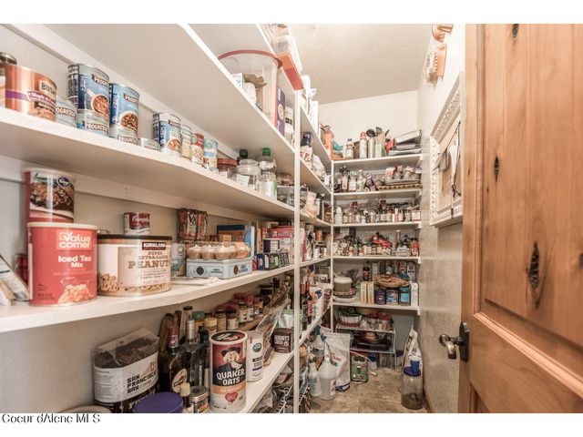 762 Geenen Rd., Cocolalla, ID 83813