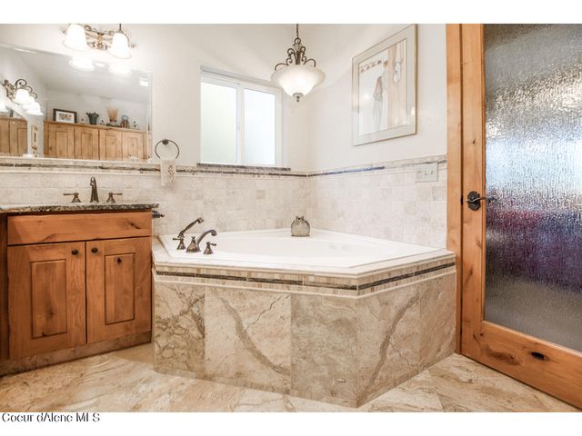 762 Geenen Rd., Cocolalla, ID 83813