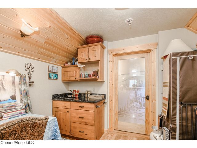 762 Geenen Rd., Cocolalla, ID 83813