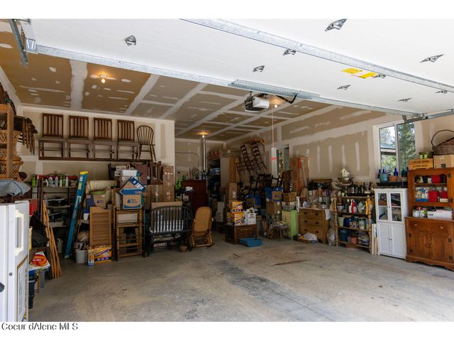 762 Geenen Rd., Cocolalla, ID 83813
