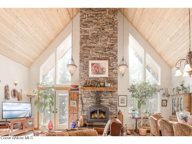 762 Geenen Rd., Cocolalla, ID 83813