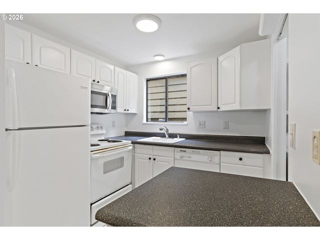 40 CERVANTES Cir, Lake Oswego, OR 97035