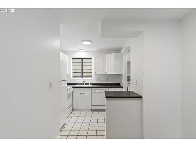 40 CERVANTES Cir, Lake Oswego, OR 97035