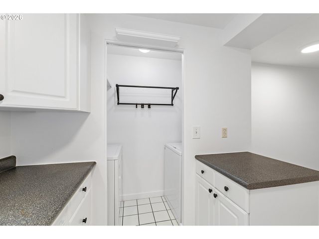 40 CERVANTES Cir, Lake Oswego, OR 97035