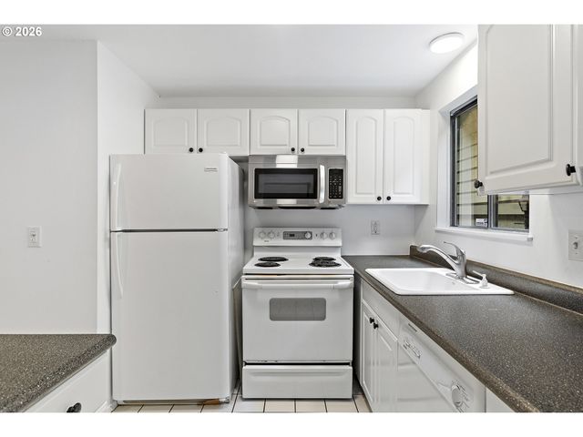 40 CERVANTES Cir, Lake Oswego, OR 97035