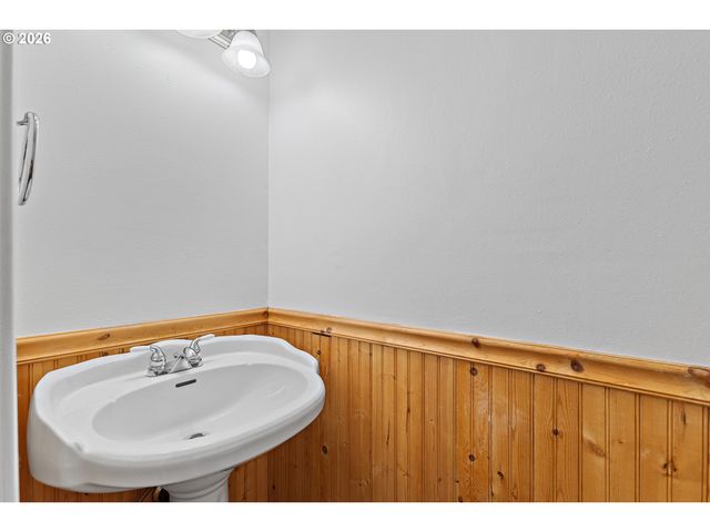 40 CERVANTES Cir, Lake Oswego, OR 97035