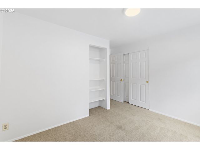 40 CERVANTES Cir, Lake Oswego, OR 97035