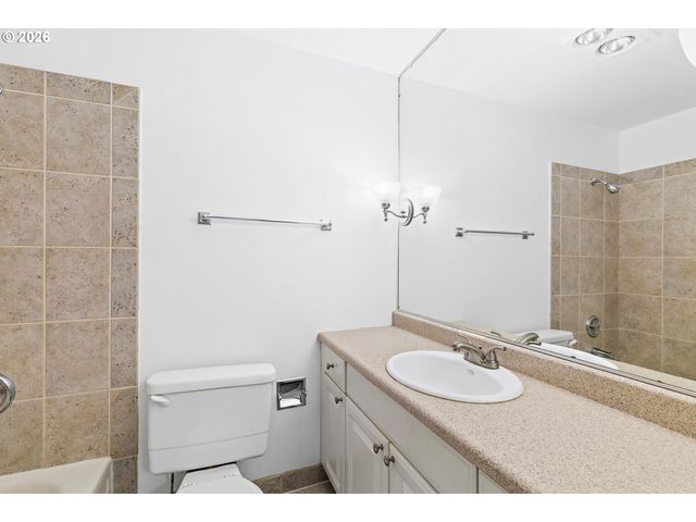 40 CERVANTES Cir, Lake Oswego, OR 97035