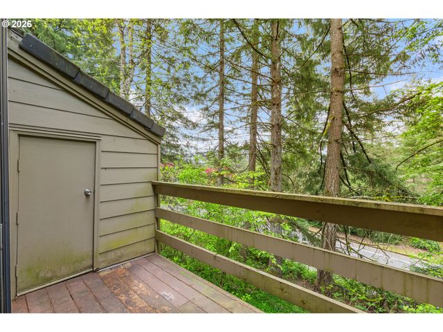 40 CERVANTES Cir, Lake Oswego, OR 97035