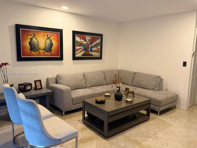 233 E Forest Oak Cir, Davie, FL 33325