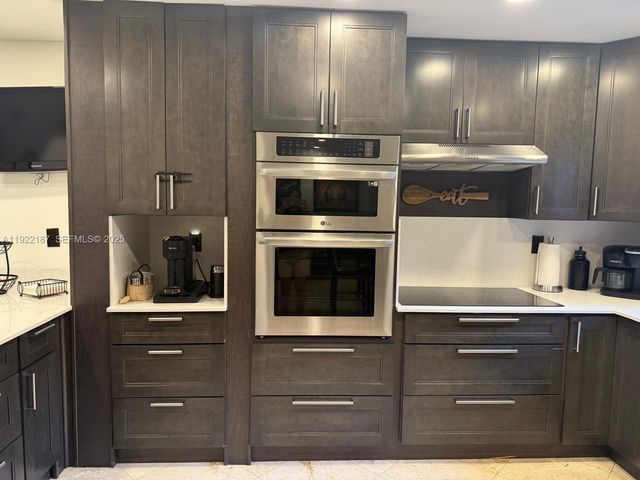 233 E Forest Oak Cir, Davie, FL 33325