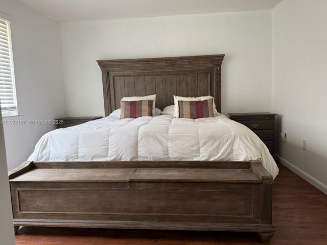 233 E Forest Oak Cir, Davie, FL 33325