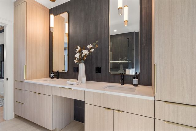 180 Hunnewell Ave A, Newton, MA 02458