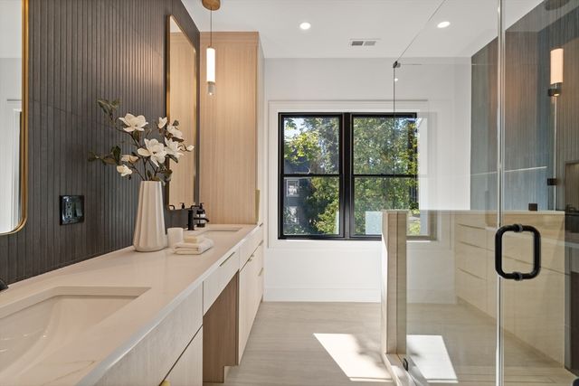 180 Hunnewell Ave A, Newton, MA 02458