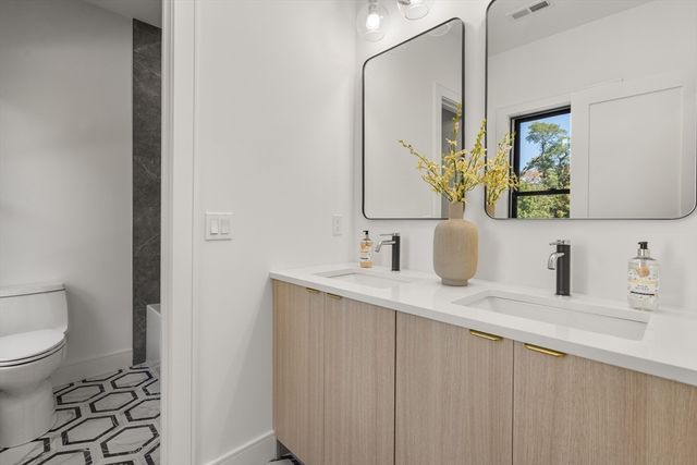 180 Hunnewell Ave A, Newton, MA 02458