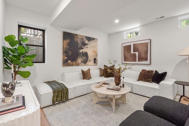 180 Hunnewell Ave A, Newton, MA 02458