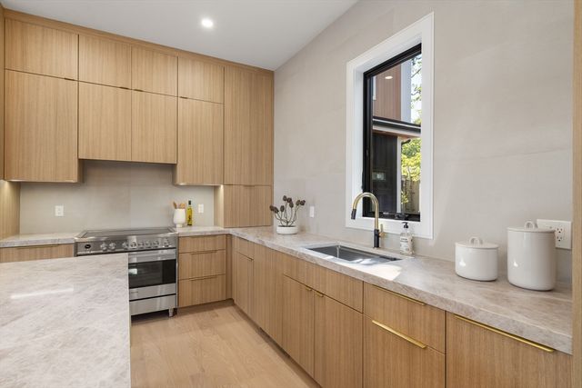 180 Hunnewell Ave A, Newton, MA 02458