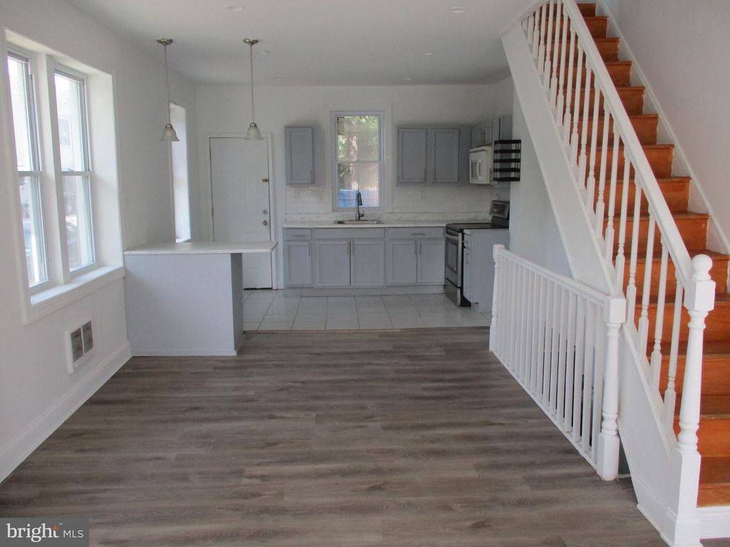 743 W RUSSELL ST, PHILADELPHIA, PA 19140 — photo 3