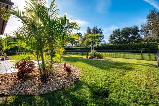 453 SE Bancroft Court, Port St Lucie, FL 34984
