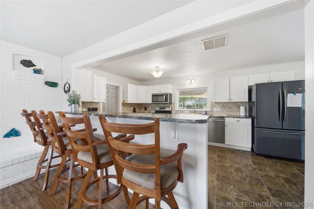702 N Cherokee Street, Salina, OK 74365