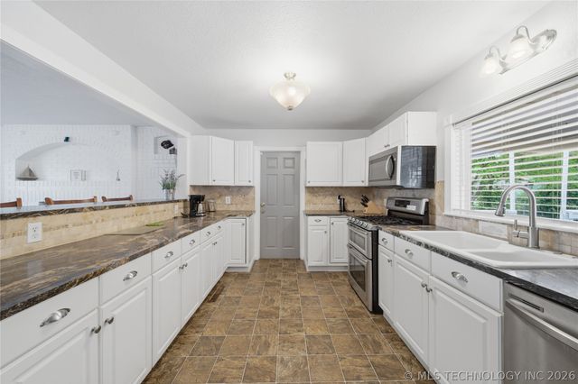 702 N Cherokee Street, Salina, OK 74365