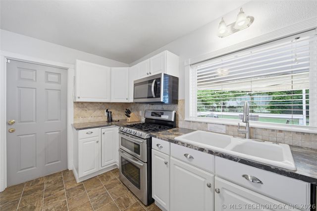 702 N Cherokee Street, Salina, OK 74365