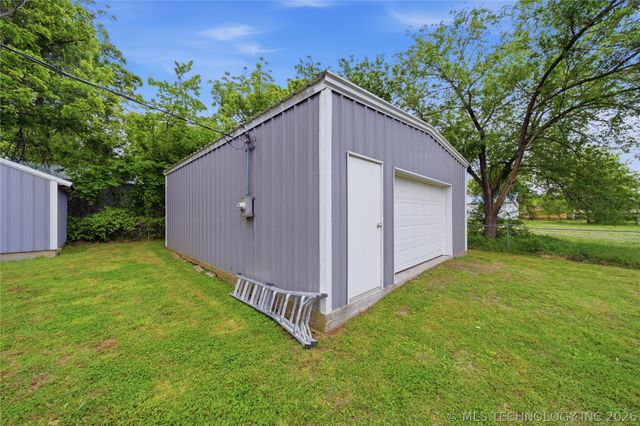 702 N Cherokee Street, Salina, OK 74365