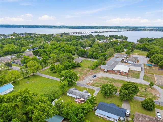 702 N Cherokee Street, Salina, OK 74365