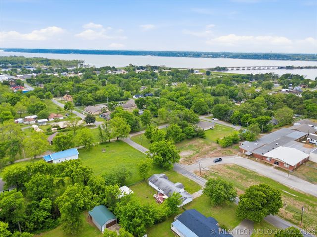 702 N Cherokee Street, Salina, OK 74365