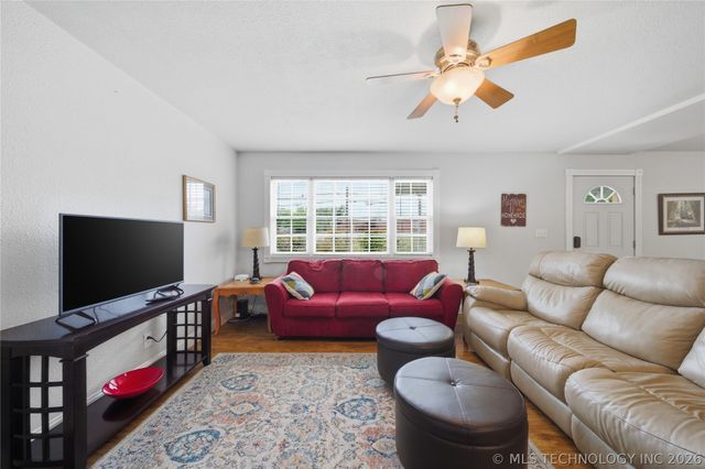 702 N Cherokee Street, Salina, OK 74365
