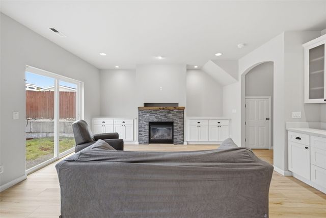 24034 221st Lane SE, Maple Valley, WA 98038