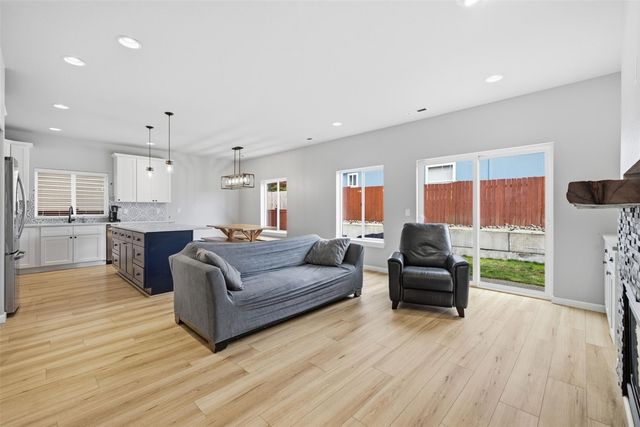 24034 221st Lane SE, Maple Valley, WA 98038